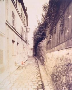 rue déserte à Montmartre